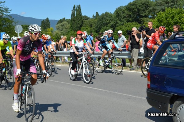 Корнелия Нинова развъртя педалите в Казанлък