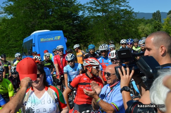 Корнелия Нинова развъртя педалите в Казанлък