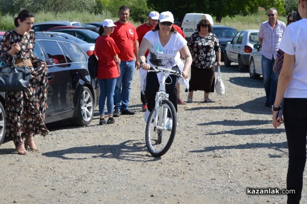 Корнелия Нинова развъртя педалите в Казанлък
