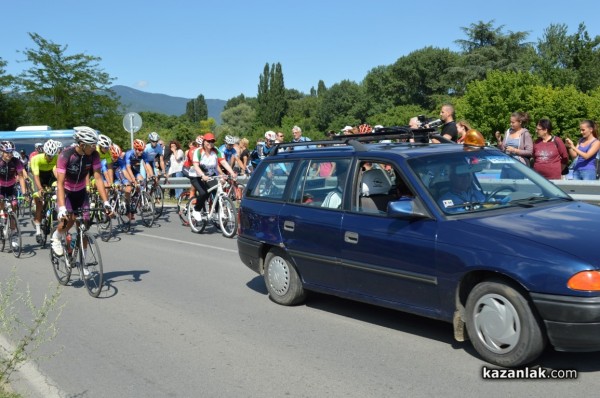 Корнелия Нинова развъртя педалите в Казанлък