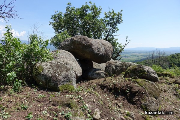 Втори мегалит над Бузовград откриха археолозите
