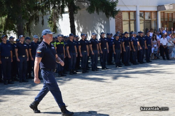 Към новите полицаи: Днес се разделяте с романтиката в МВР