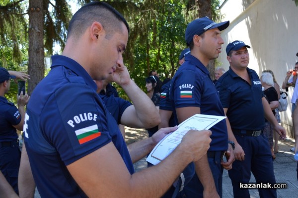 Към новите полицаи: Днес се разделяте с романтиката в МВР