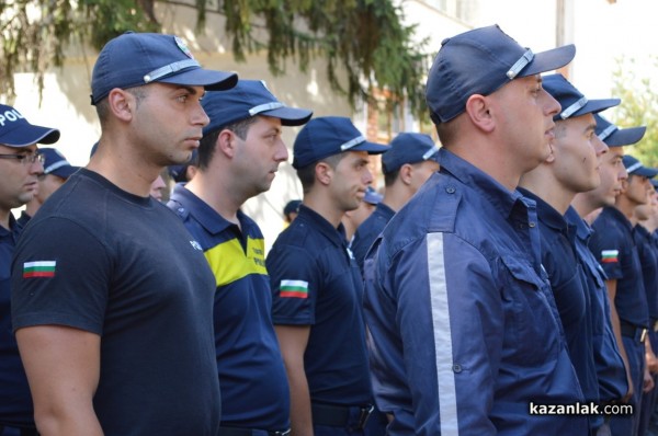 Към новите полицаи: Днес се разделяте с романтиката в МВР