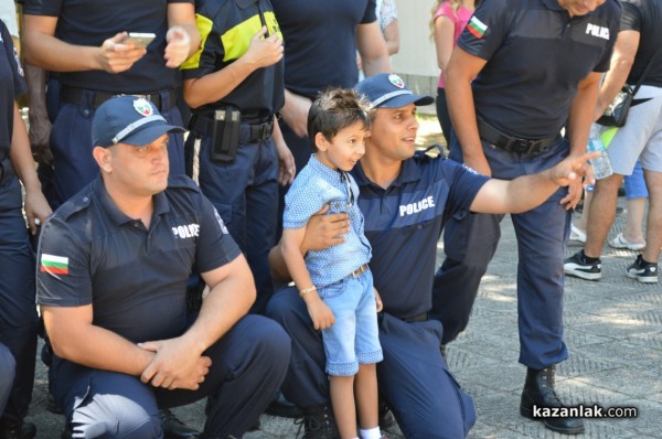 Към новите полицаи: Днес се разделяте с романтиката в МВР