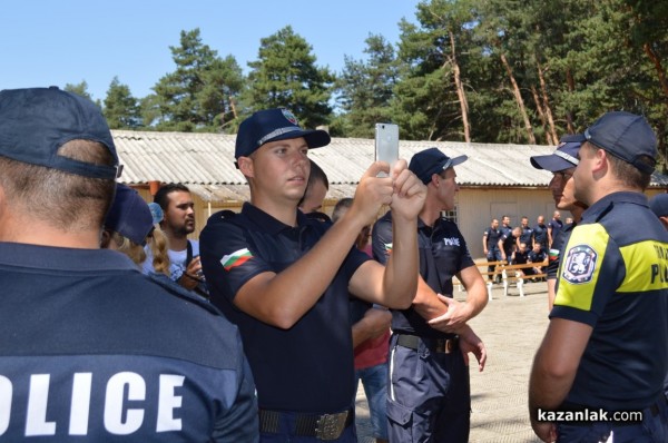 Към новите полицаи: Днес се разделяте с романтиката в МВР