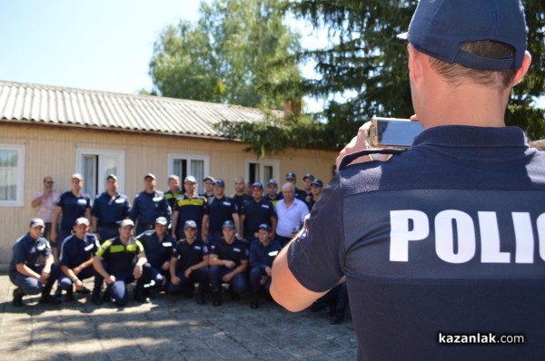 Към новите полицаи: Днес се разделяте с романтиката в МВР