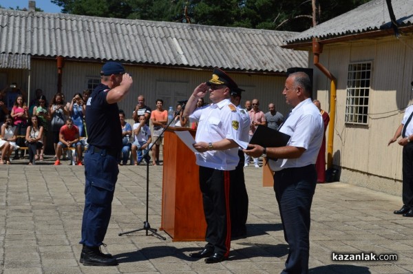 Към новите полицаи: Днес се разделяте с романтиката в МВР