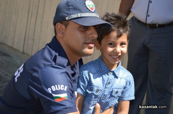 Към новите полицаи: Днес се разделяте с романтиката в МВР