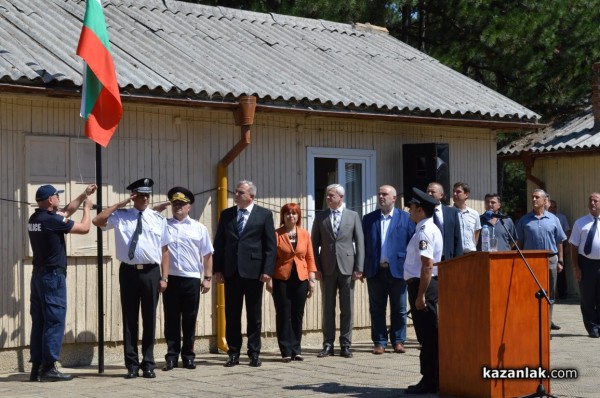 Към новите полицаи: Днес се разделяте с романтиката в МВР
