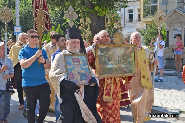 Литийно шествие и посрещане на мощите на Свети Николай Мирликийски Чудотворец