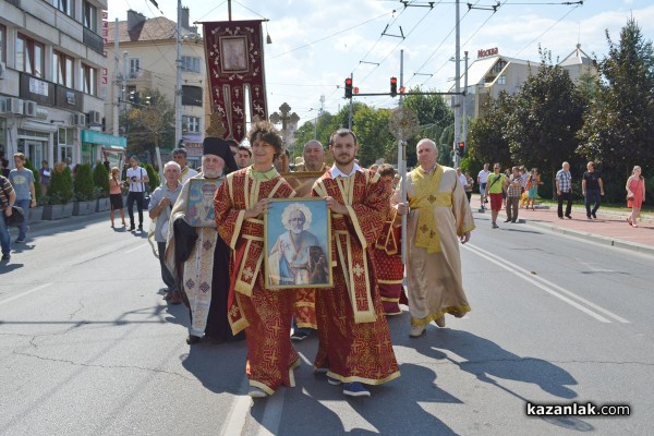 Литийно шествие и посрещане на мощите на Свети Николай Мирликийски Чудотворец