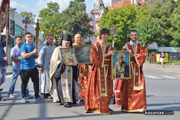 Литийно шествие и посрещане на мощите на Свети Николай Мирликийски Чудотворец