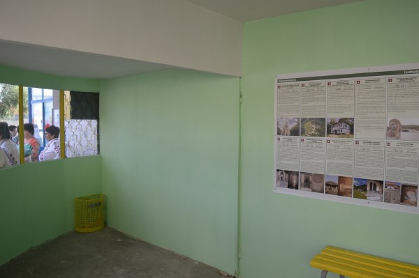 Младежите от ГЕРБ превърнаха спирка в Шипка в информационен център