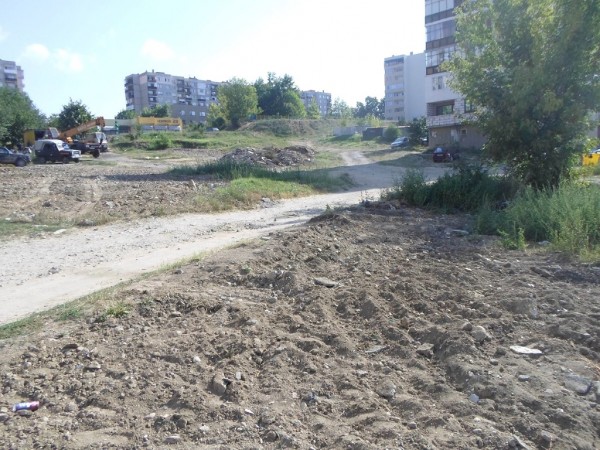 Започна работата и по зоните за отдих в ж.к. “Изток“