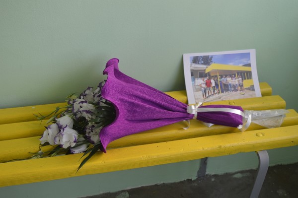 Младежите от ГЕРБ превърнаха спирка в Шипка в информационен център