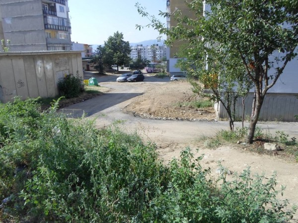 Започна работата и по зоните за отдих в ж.к. “Изток“