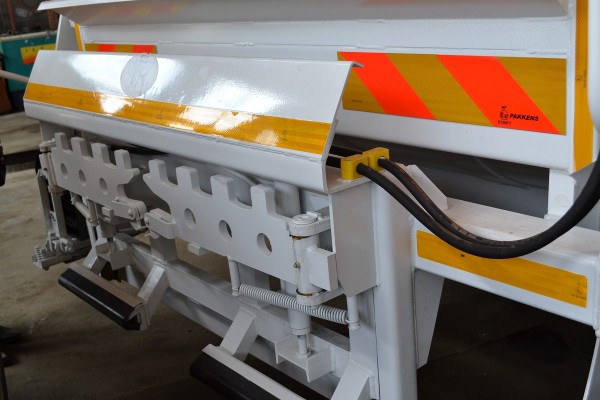 Общинското предприятие по чистота закупи 4 нови камиона 