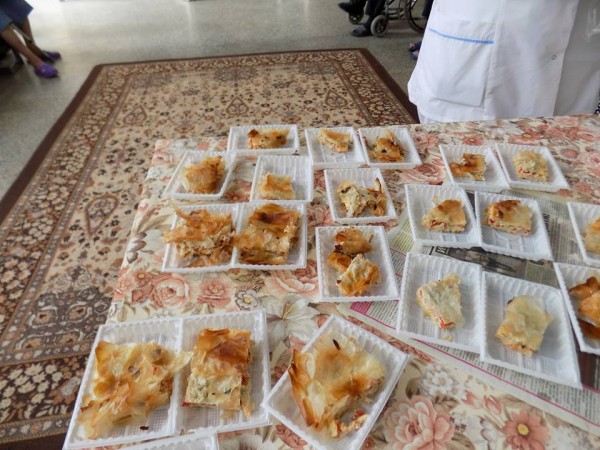 Доброволци представиха страните си чрез традиционна кухня в дом за стари хора