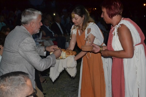 Община Казанлък честити 12-те Празници в Долината на тракийските царе