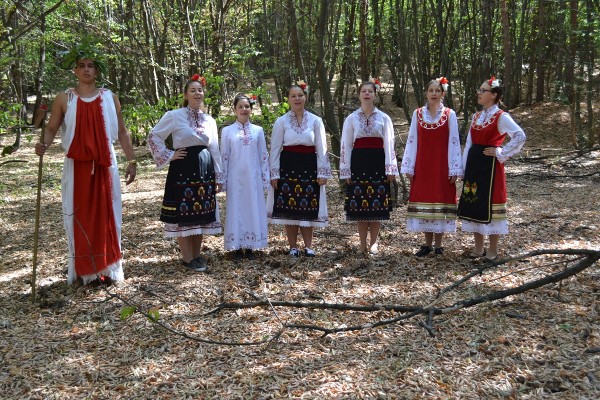 „Поход на мълчанието“ до древнотракийското светилище Мегалита над Бузовград