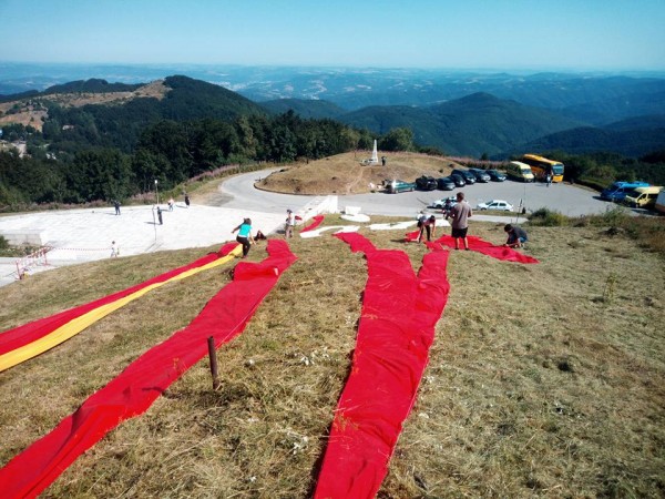 60-метрова инсталация на Шипка направиха ученици от Казанлък и Трявна