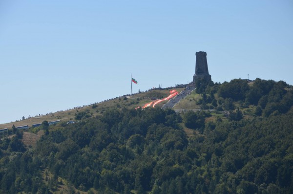 60-метрова инсталация на Шипка направиха ученици от Казанлък и Трявна