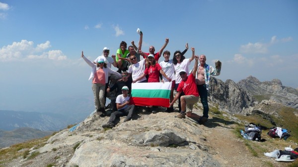 20 туристи от Казанлък покориха високите върхове на 5 държави