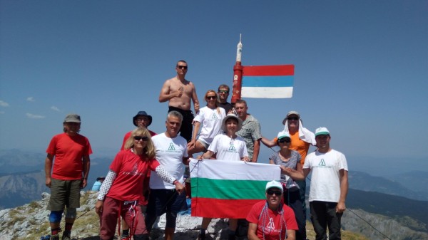 20 туристи от Казанлък покориха високите върхове на 5 държави