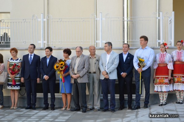 Възпитаници на МГ и фирми осигуриха цялостното обновяване и на старата сграда