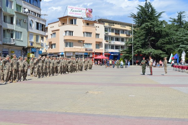 В Казанлък бе посрещнат 33-ят контингент от Въоръжените сили на България, част от мисията на НАТО „Решителна подкрепа”