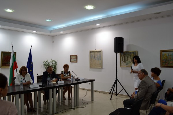 Работна среща на министър Вълчев с представители на образованието в Казанлък