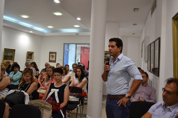 Работна среща на министър Вълчев с представители на образованието в Казанлък