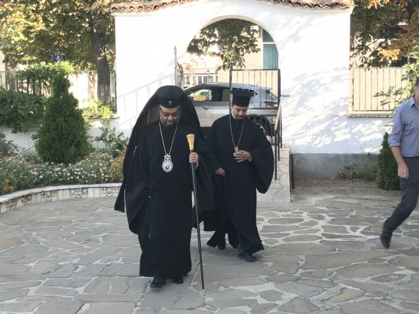 Митрополит Киприан служи в Казанлък на днешния празник