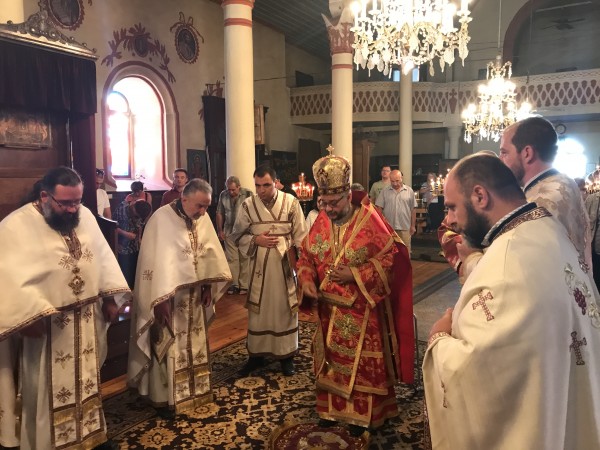 Митрополит Киприан служи в Казанлък на днешния празник