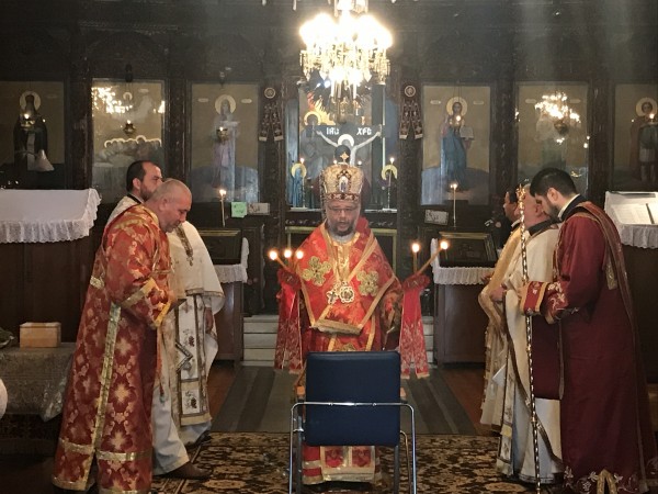 Митрополит Киприан служи в Казанлък на днешния празник