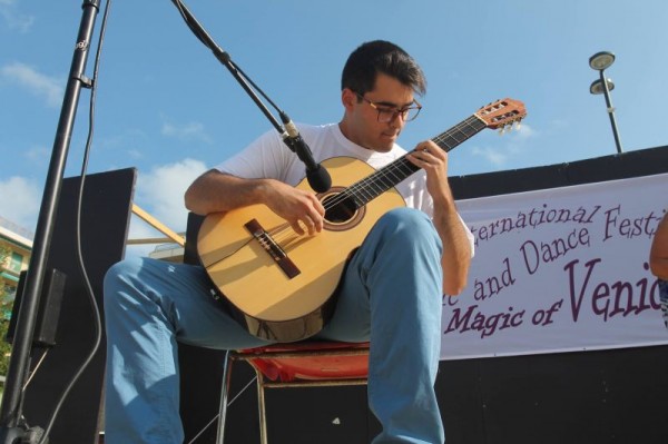 Класът по класическа китара представи НЧ „Възродена Иска–2000“ на фестивал в Италия