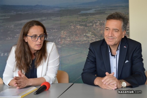 Председателят на БСК ще санира казанлъшкия ромски блок „Кармен“