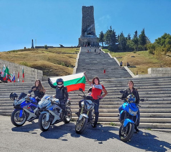 Казанлък бе домакин на втората национална среща „ЖЕНИ НА МОТОРИ”
