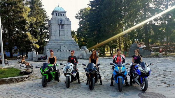 Казанлък бе домакин на втората национална среща „ЖЕНИ НА МОТОРИ”