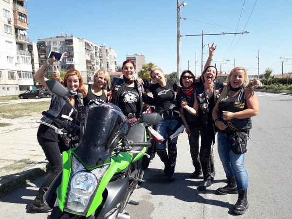 Казанлък бе домакин на втората национална среща „ЖЕНИ НА МОТОРИ”