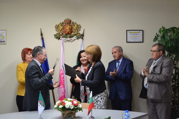 Исторически момент на братство и искреност между Казанлък и алжирския Блида