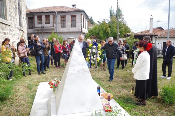 Комисията по досиетата трябва да продължи, заявиха в Габарево Антон Тодоров и Спас Гърневски
