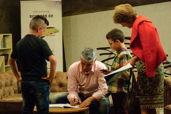 Казанлъчанин издаде първата българска книга, написана едновременно на Брайл и Кирилица