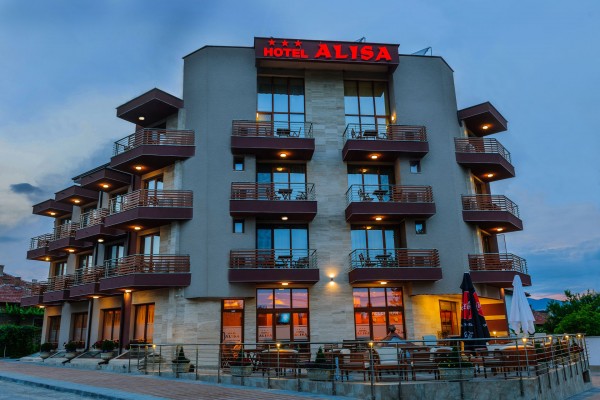 Запознайте се с вкуса на Русия в най-новия Хотел-ресторант „Алиса“ в Павел баня