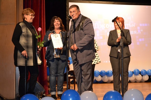 Награди, подаръци и много усмивки за Деня на общината в Казанлък