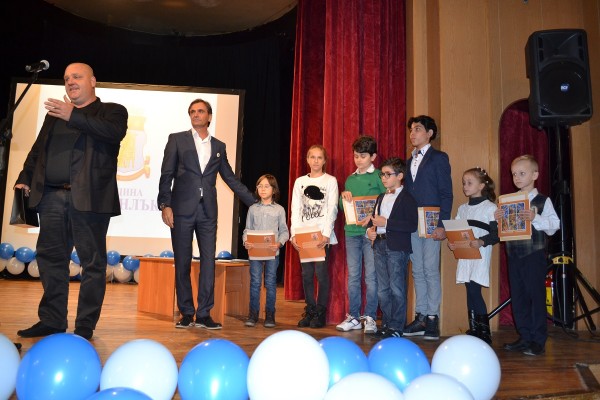 Награди, подаръци и много усмивки за Деня на общината в Казанлък