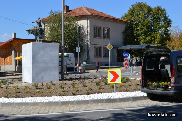 В Енина откриват нов паметник и кръгово на Празничния Петковден