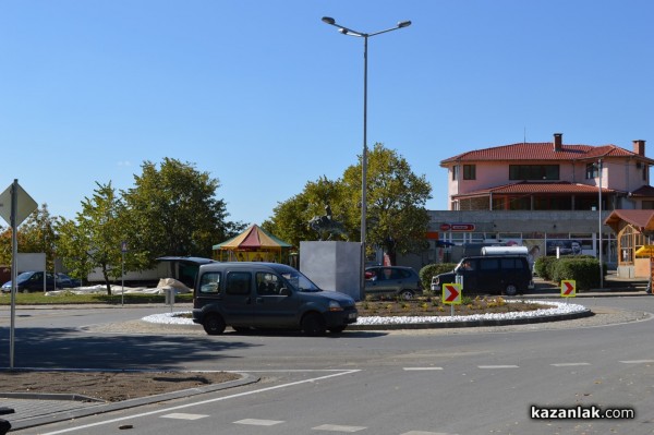 В Енина откриват нов паметник и кръгово на Празничния Петковден