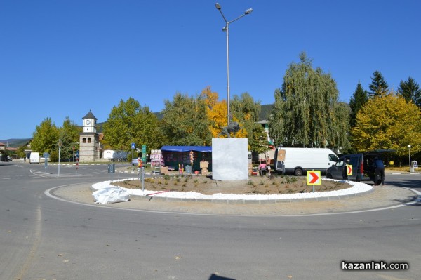 В Енина откриват нов паметник и кръгово на Празничния Петковден